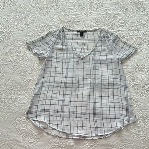 Forever 21 white and black windowpane striped short sleeve V-Neck blouse